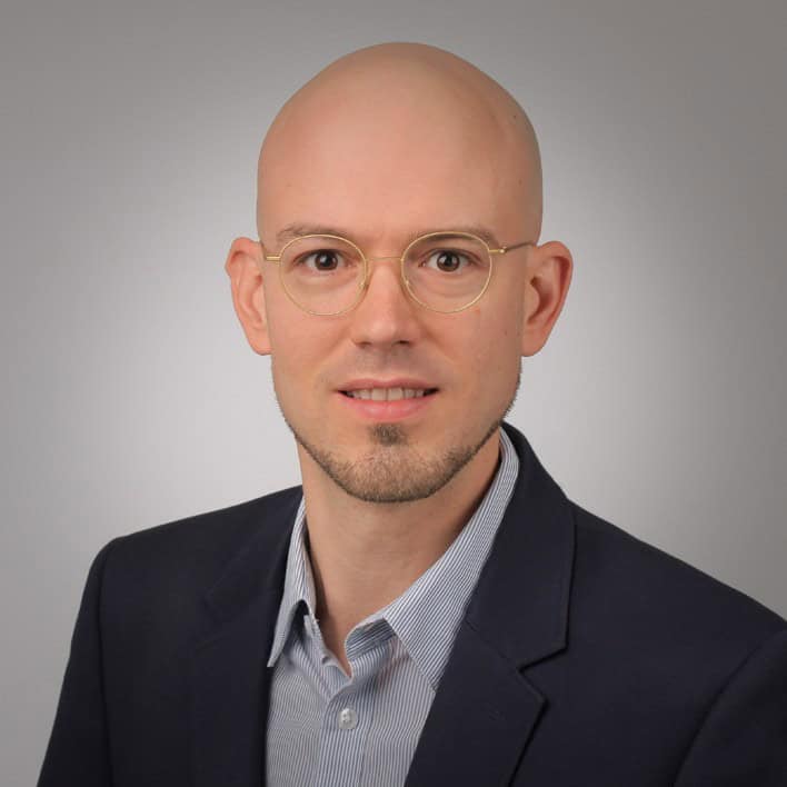 Dr. Enrique Kremers