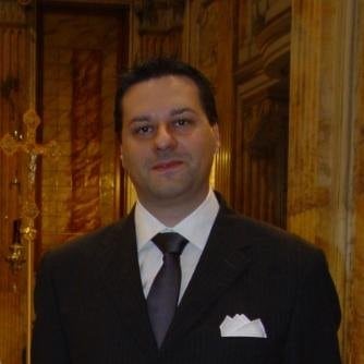 Dr. Roberto Revetria